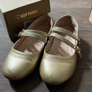 Girls' Metallic Gold Mary Jane Dress Shoes